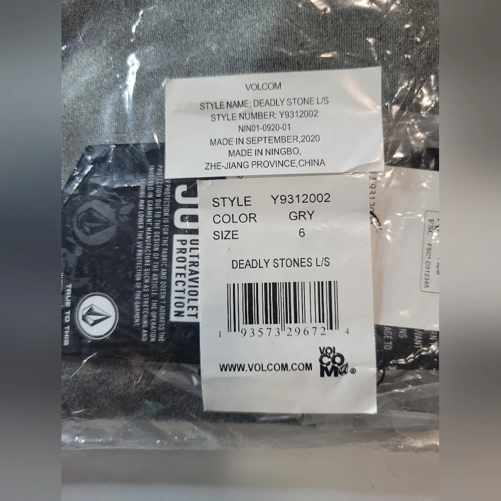 Tilly's VOLCOM Deadly Stones Boys Rash Guard - Picture 4 of 4